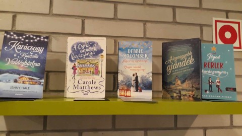 A Témánál vagyunk polcra kihelyezett könyvek