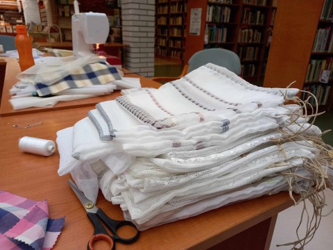 A közösségi napon szütyőket is varrtunk.