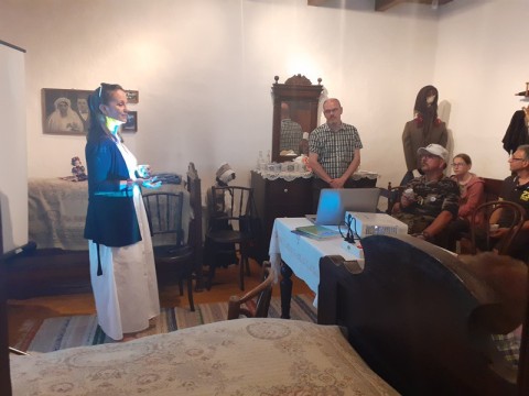 Luczai Gabriella természetgyógyász mesélt a népmesei szimbólumokhoz kapcsolódó teaválogatásáról