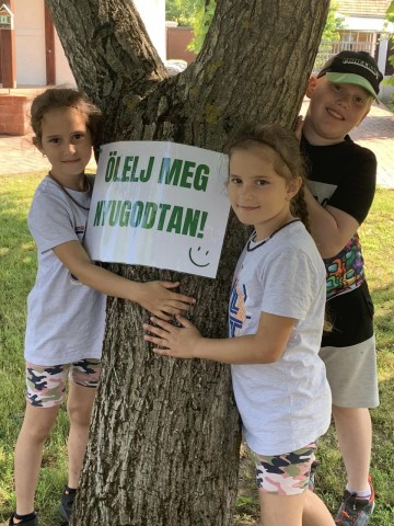Széchenyis diákok és a fa