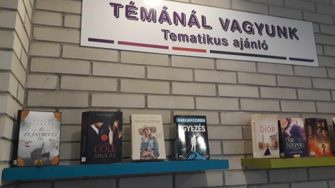 A kihelyezett könyvek a Témánál vagyunk polcon