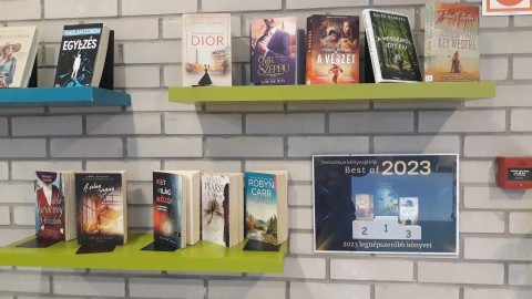 A kihelyezett könyvek a Témánál vagyunk polcon
