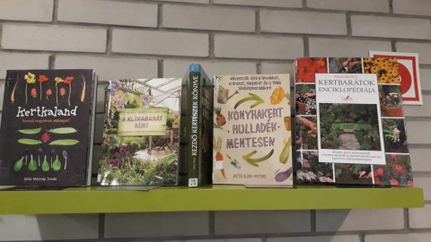 A kihelyezett könyvek a Témánál vagyunk polcon