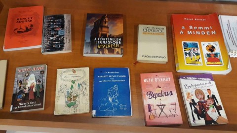 A kihelyezett könyvek a Témánál vagyunk polcon