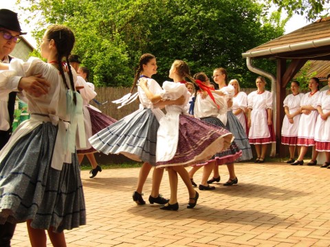 A Pántlika Néptáncegyüttes fellépése