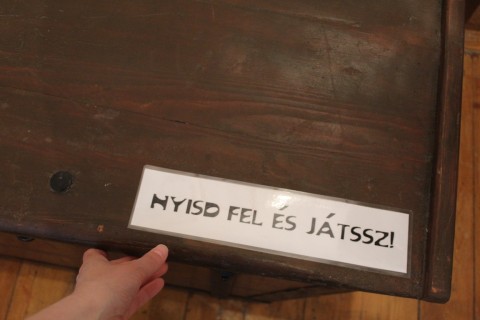 Szerinted mi ez? időszaki kiállítás interaktív elemei