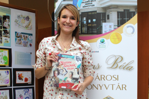 Budai Lotti a könyvét ajánlja