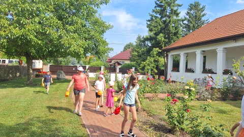 A csapat locsolásra készen