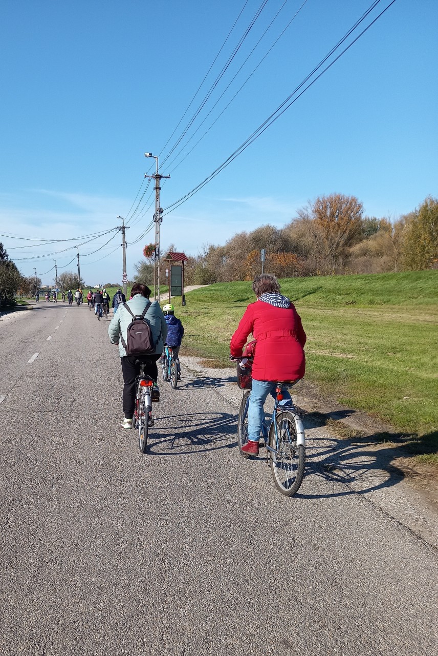 Biciklivel a következő helyszínre