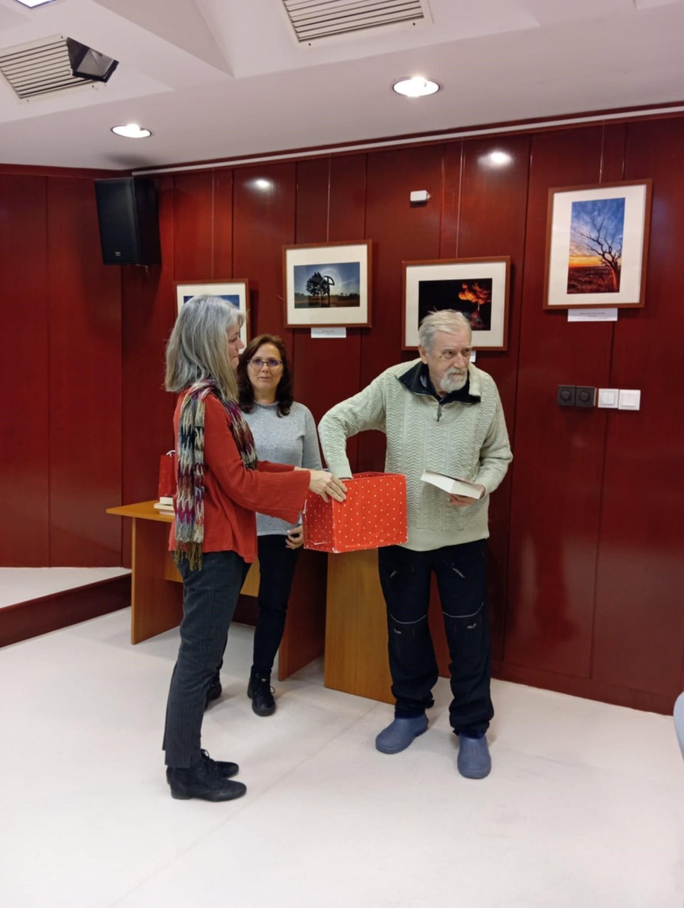 Tőzsér László átvette a nyereményét, és új nyertes húz