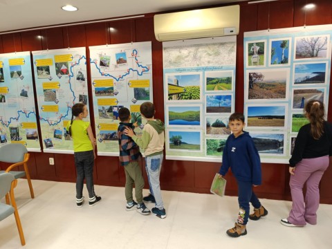 A kiállításhoz kapcsolódó iskolai foglalkozás.