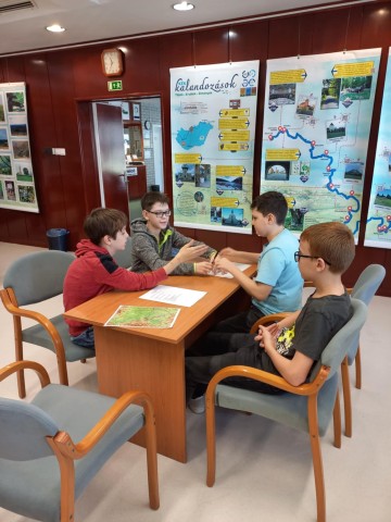 A kiállításhoz kapcsolódó iskolai foglalkozás.