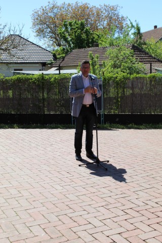 Jézsó Gábor képviselő köszönti a vendégeket