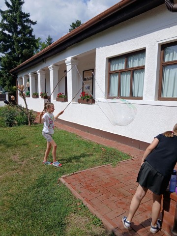 Óriás buborékot is készítettünk.