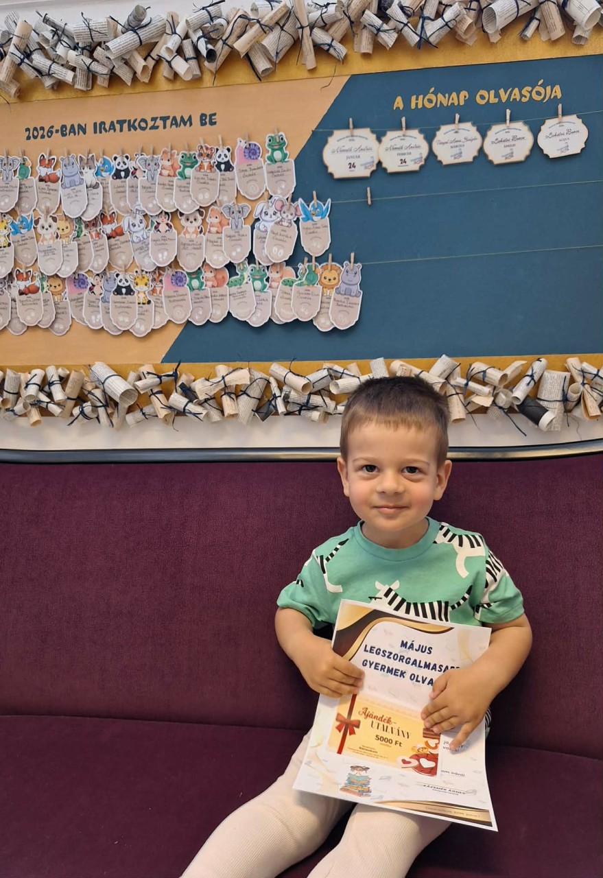 Lakatos Bence olvasónk átvette a nyereményét és az oklevelét.