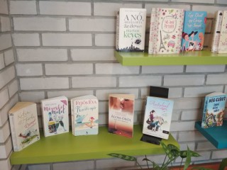 A kihelyezett könyvek a Témánál vagyunk polcon