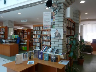 A kihíváshoz kihelyezett könyvek könyvtárunkban