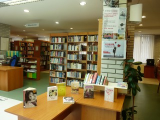 A kihíváshoz kihelyezett könyvek könyvtárunkban.