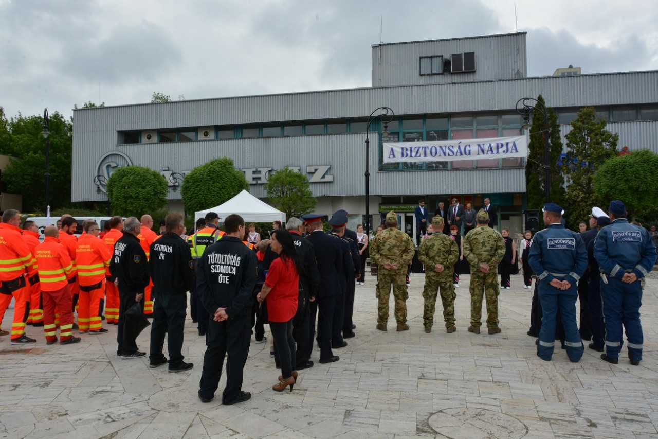 A biztonság napja, összegyűjtött fotók az előző évekből