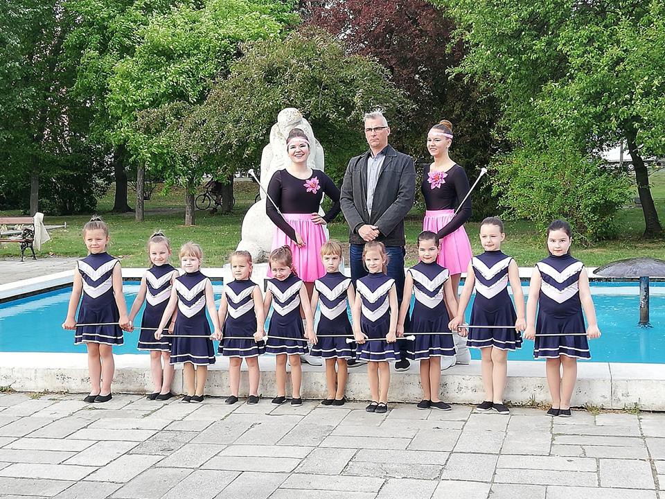 Tiszaújvárosi Derkovits Majorette Csoport képes összeállítás