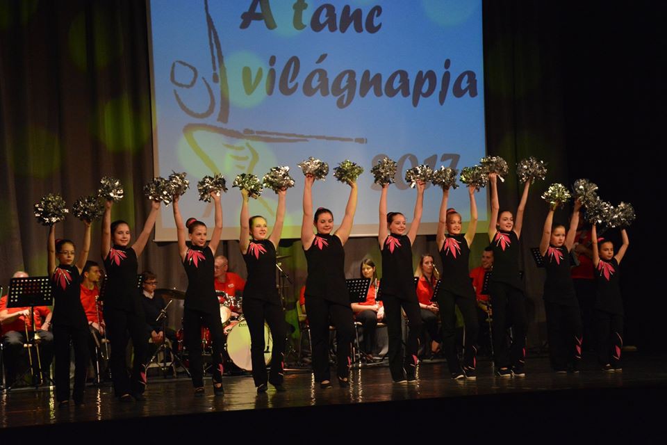 Tiszaújvárosi Derkovits Majorette Csoport képes összeállítás