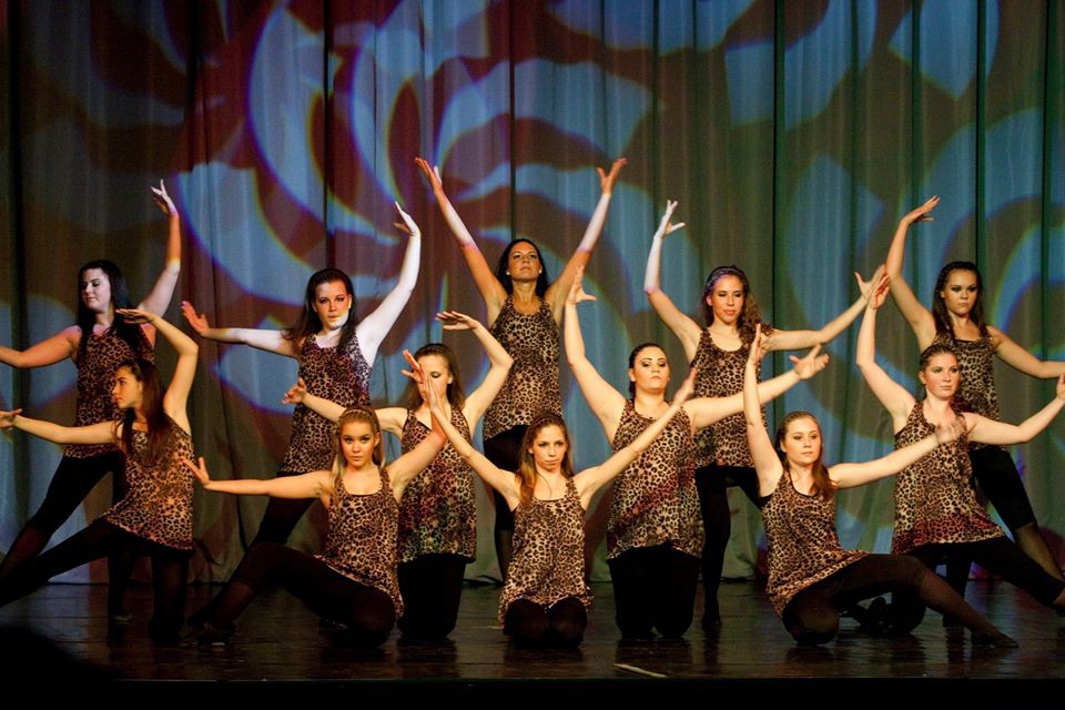 Tiszaújvárosi Derkovits Majorette Csoport képes összeállítás