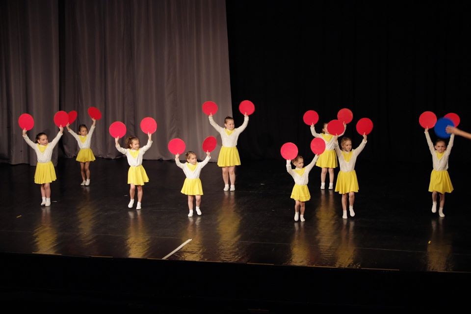 Tiszaújvárosi Derkovits Majorette Csoport képes összeállítás