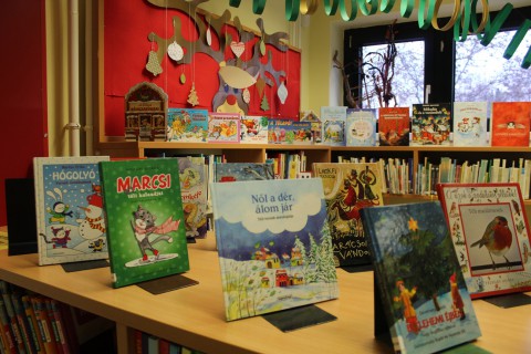 Kihelyezett könyvek a gyermekkönyvtárban.