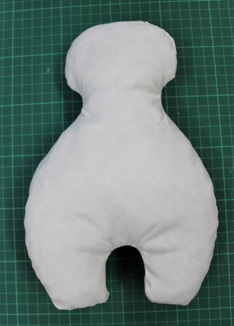 Összevarrt és kitömött baba