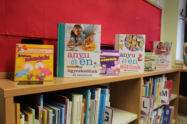 Kihelyezett könyvajánló a gyermekkönyvtárban