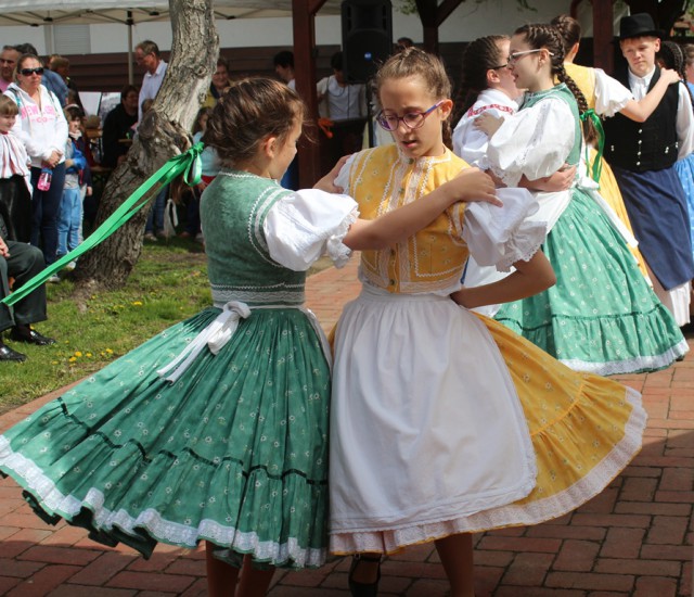 A Kisbocskor Néptáncegyüttes fellépése