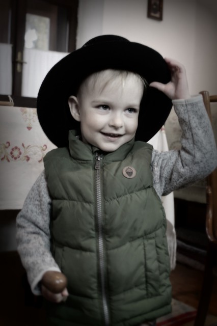 Fotózkodás a tisztaszobában korabeli kellékekkel.