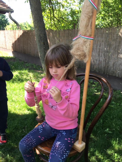 A len és a kender népi feldolgozásának bemutatása.