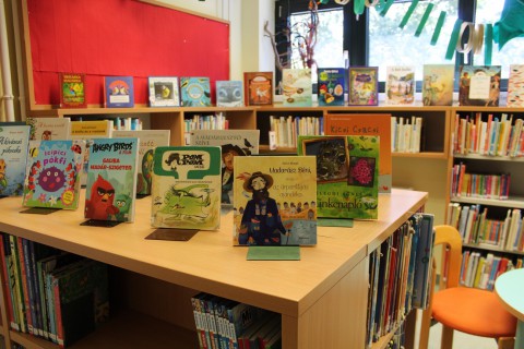 Kihelyezett könyvajánló a gyermekkönyvtárban