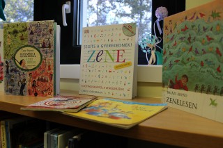 Kihelyezett könyvajánló a gyermekkönyvtárban