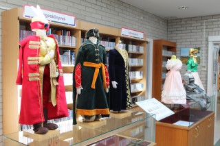RUHA-TÁR. Viselettörténeti kiállítás
