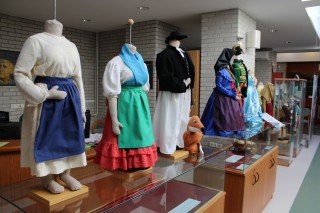 RUHA-TÁR. Viselettörténeti kiállítás