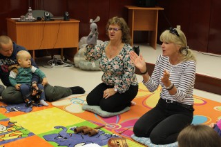 BABUSGATÓ. Baba zenebona