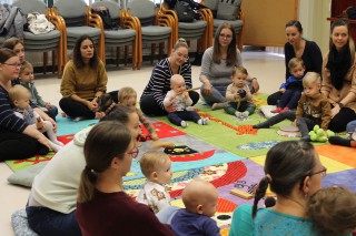 BABUSGATÓ. Baba zenebona