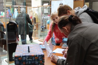 KÖNYVES VASÁRNAP. Játékos délután