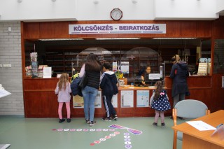 KÖNYVES VASÁRNAP. Ingyenes beiratkozás