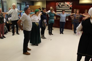 KÖNYVES VASÁRNAP. Görög táncház. Sarantis Mantzourakis ének- és buzukiművész közreműködésével