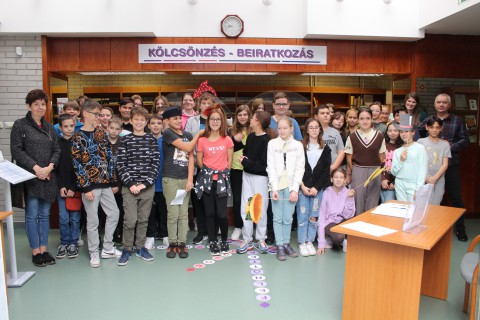 Viselettörténeti foglalkozás a könyvtárban