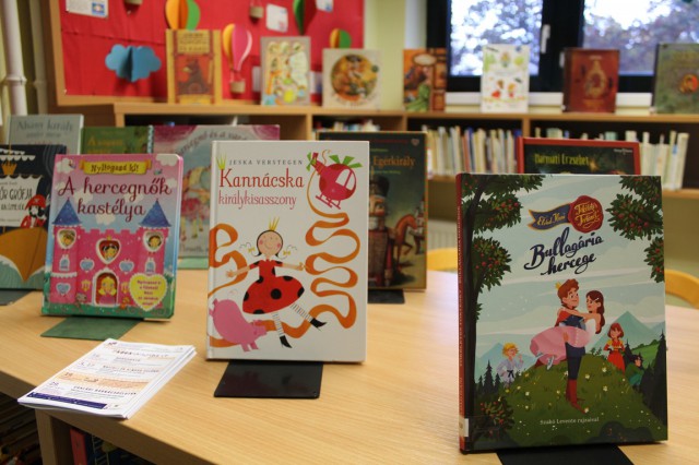 Kihelyezett könyvajánló a gyermekkönyvtárban