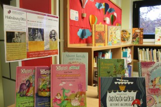 Kihelyezett könyvajánló a gyermekkönyvtárban