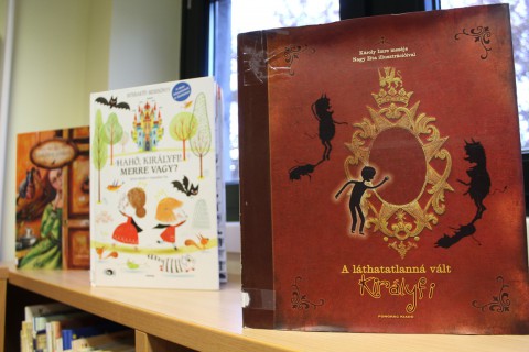 Kihelyezett könyvajánló a gyermekkönyvtárban