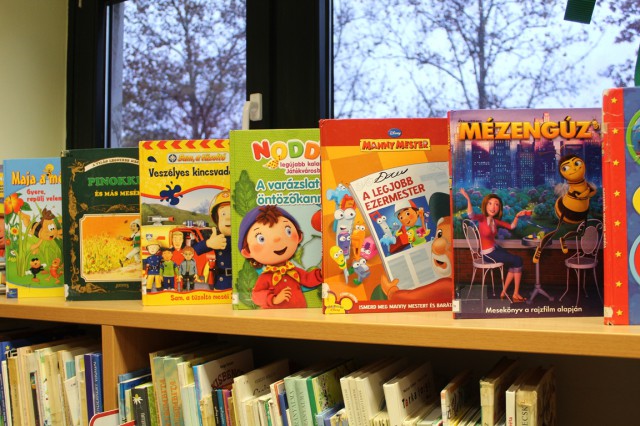 Kihelyezett könyvajánló a gyermekkönyvtárban