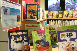Kihelyezett könyvajánló a gyermekkönyvtárban