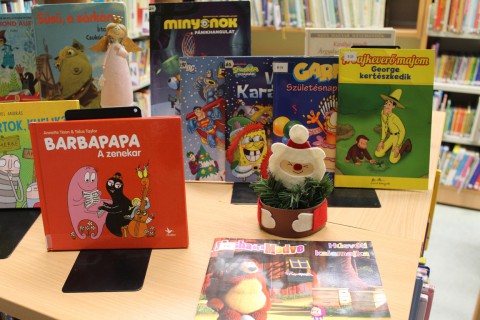 Kihelyezett könyvajánló a gyermekkönyvtárban