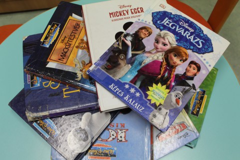 Kihelyezett könyvajánló a gyermekkönyvtárban